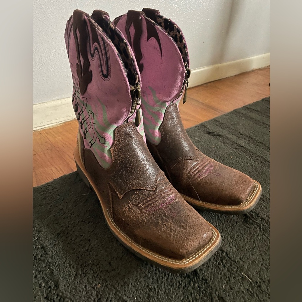Ariat Women’s Cowgirl western boots. sz. 9